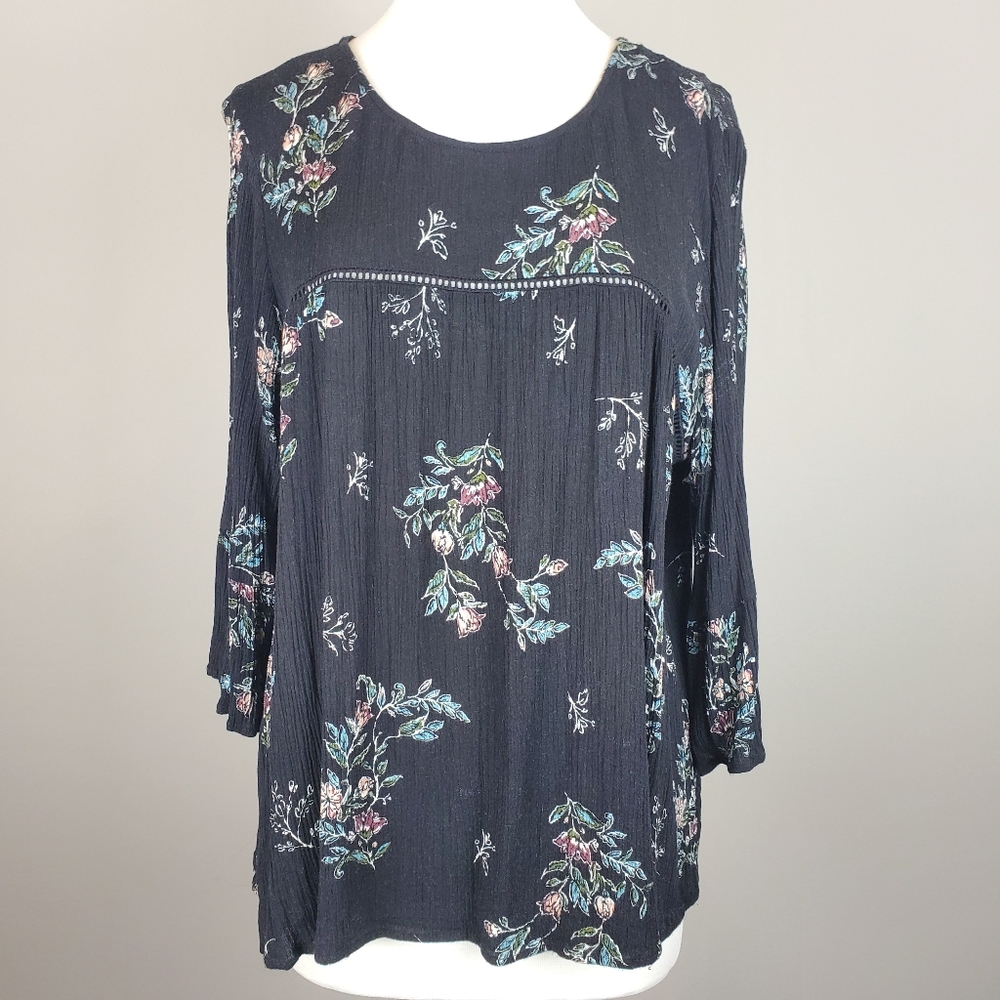 *cute* 1X Black & Floral Top - Picture 1 of 4